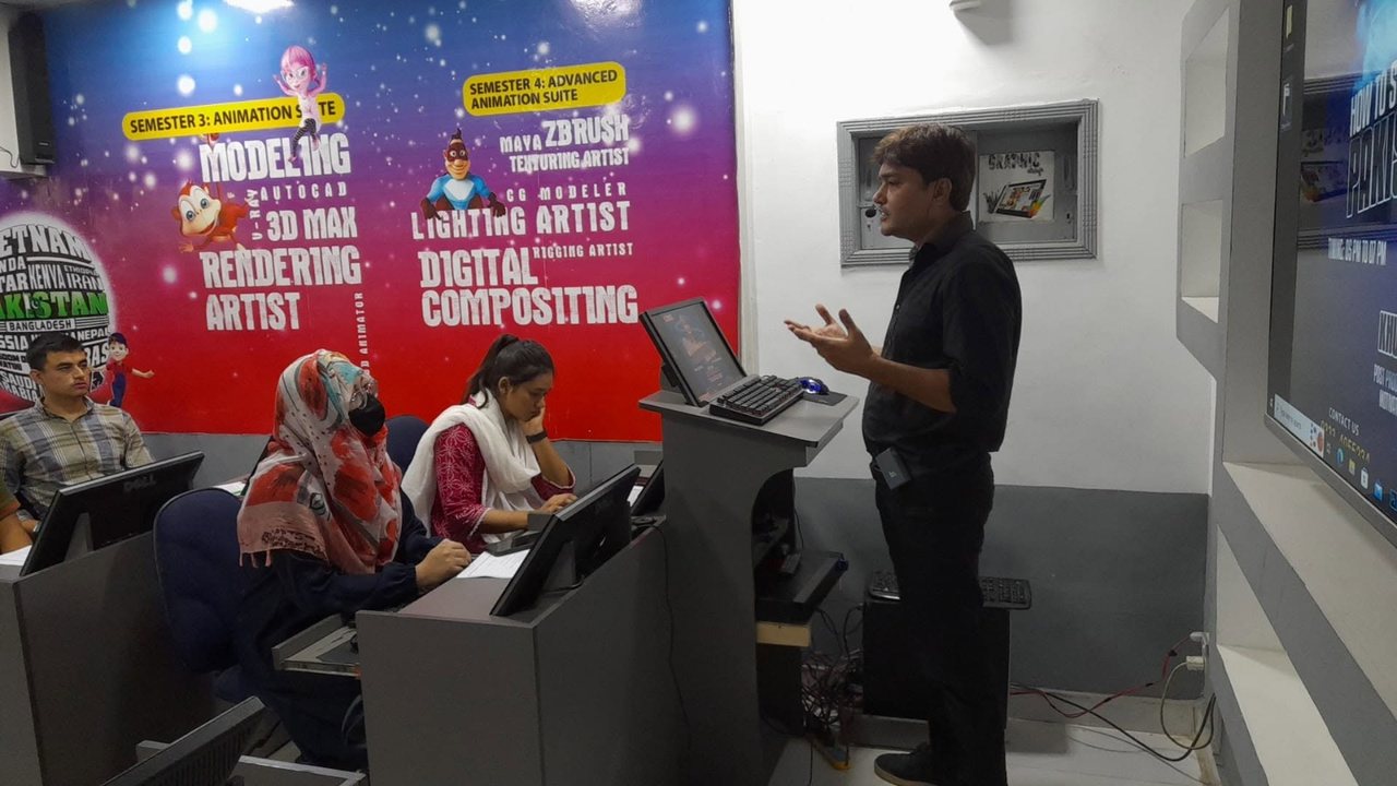 A training session in a classroom, photo 2